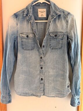 American Eagle Denim Button Down Size XS